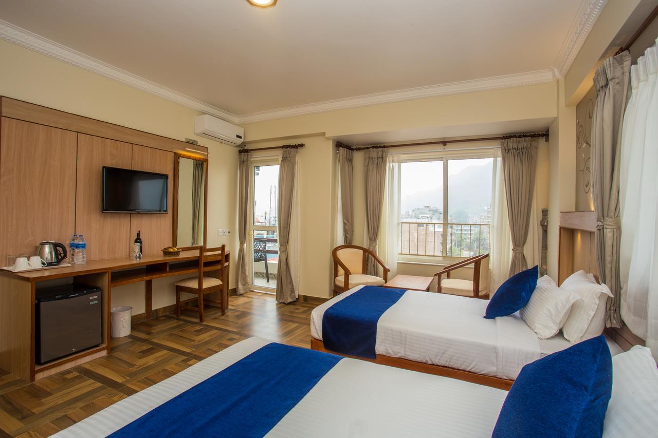 Hotel White Pearl Pokhara Bagian luar foto