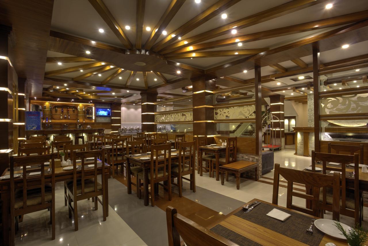 Hotel White Pearl Pokhara Bagian luar foto