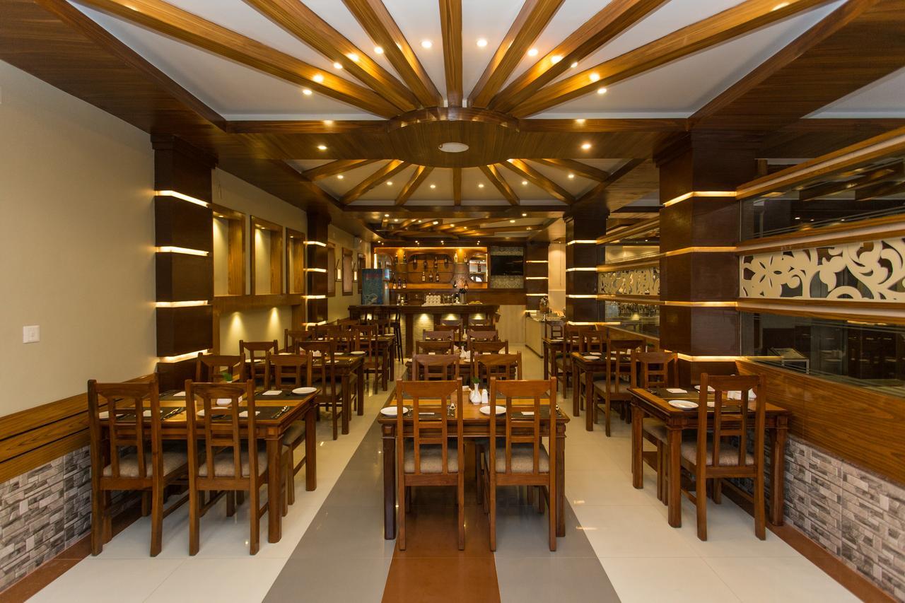 Hotel White Pearl Pokhara Bagian luar foto