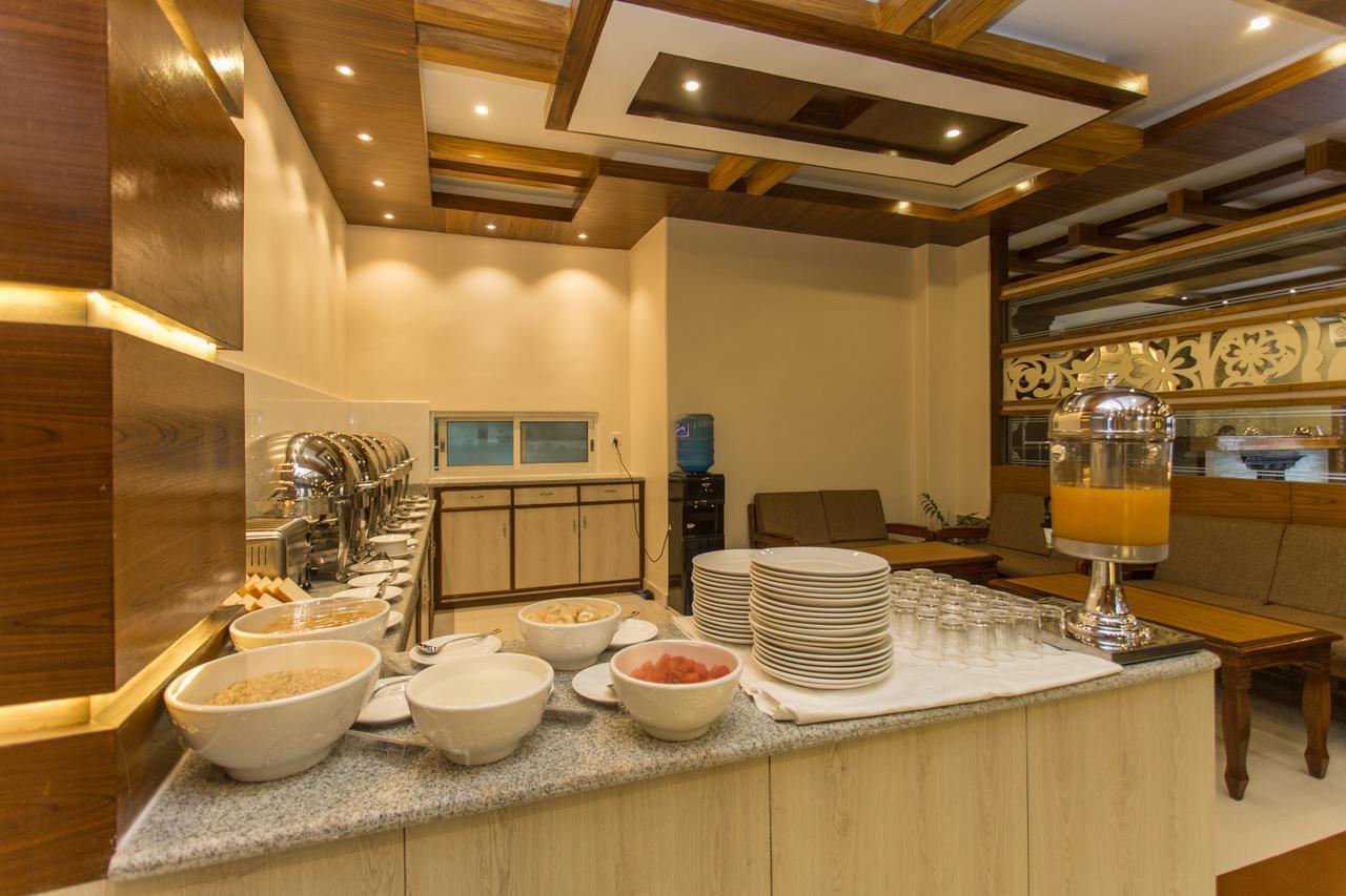 Hotel White Pearl Pokhara Bagian luar foto
