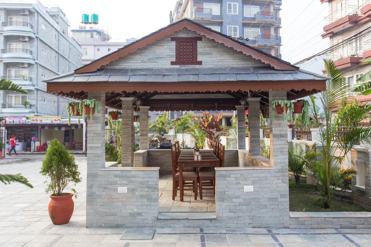 Hotel White Pearl Pokhara Bagian luar foto