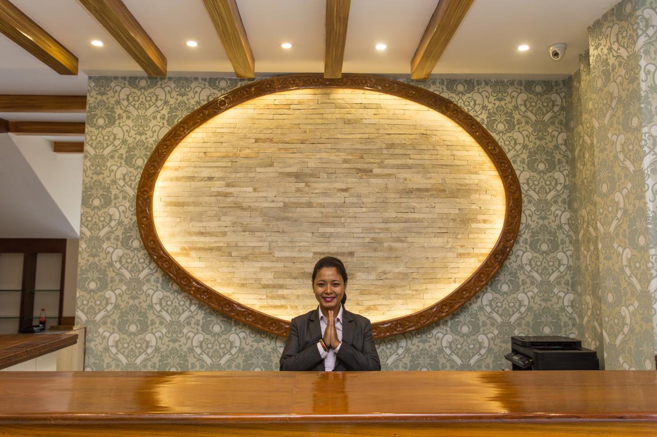 Hotel White Pearl Pokhara Bagian luar foto