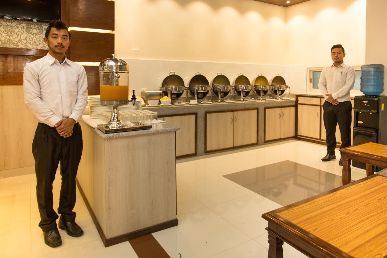 Hotel White Pearl Pokhara Bagian luar foto