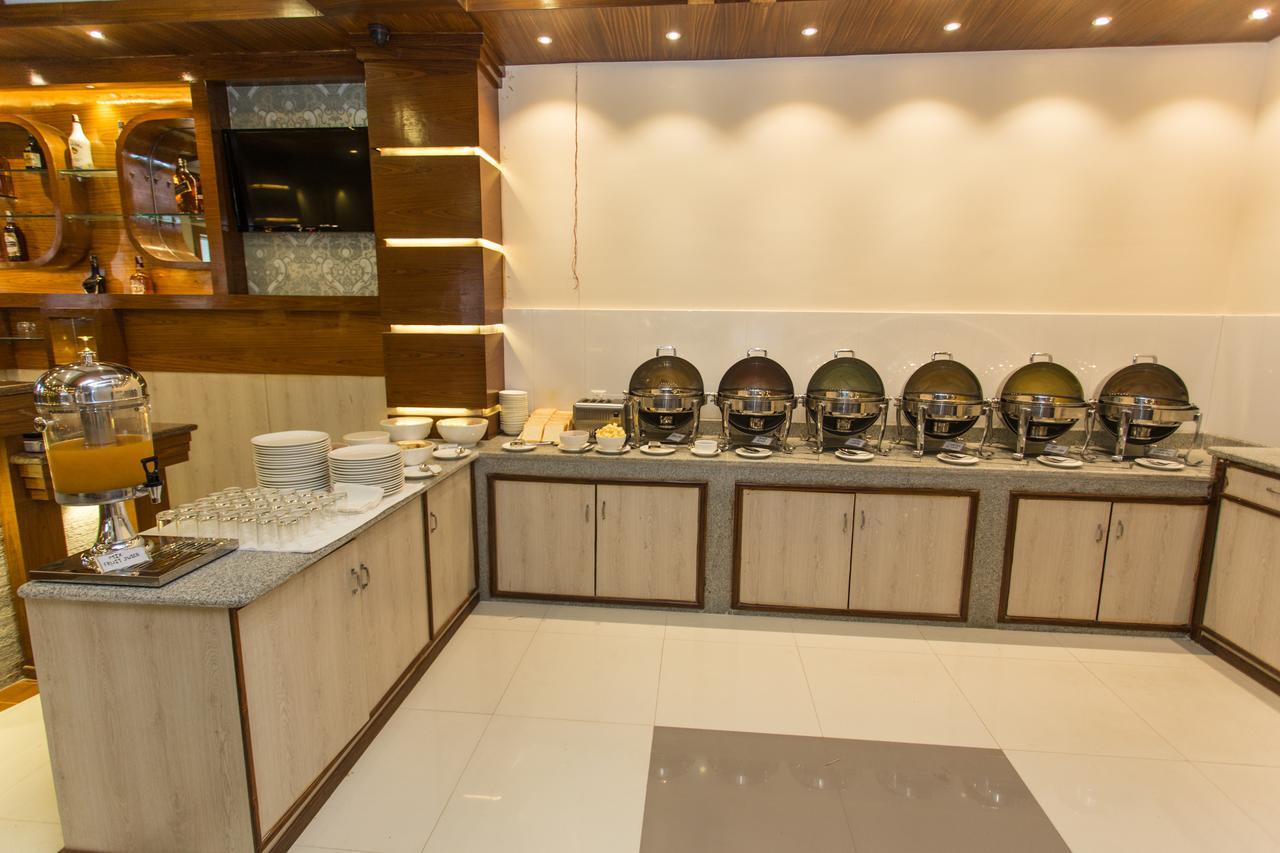 Hotel White Pearl Pokhara Bagian luar foto