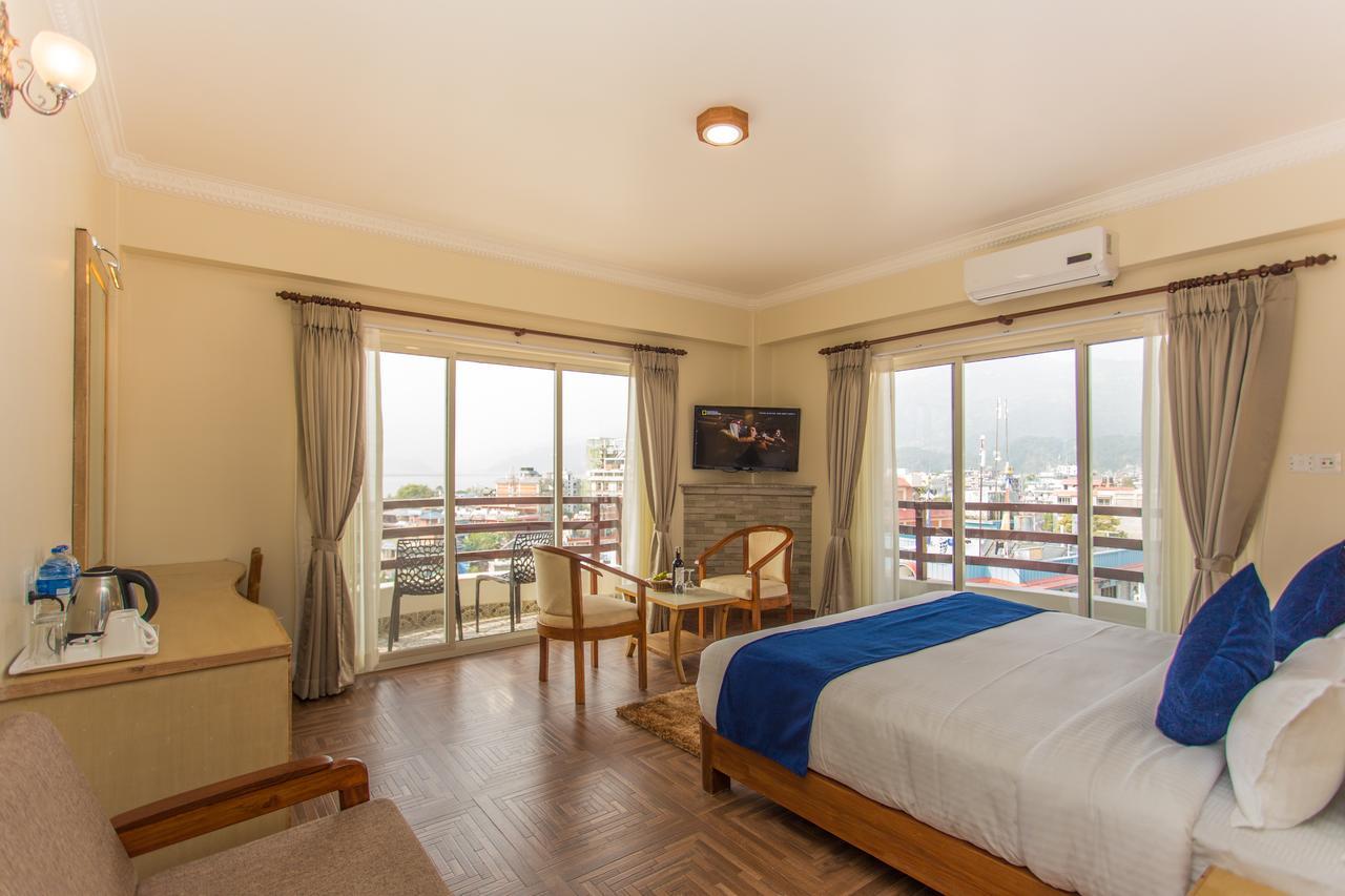 Hotel White Pearl Pokhara Bagian luar foto