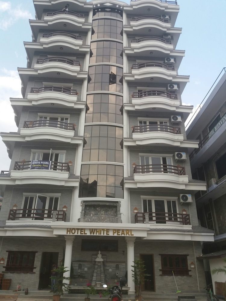 Hotel White Pearl Pokhara Bagian luar foto
