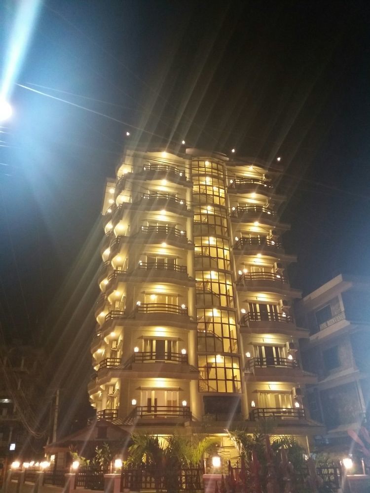 Hotel White Pearl Pokhara Bagian luar foto