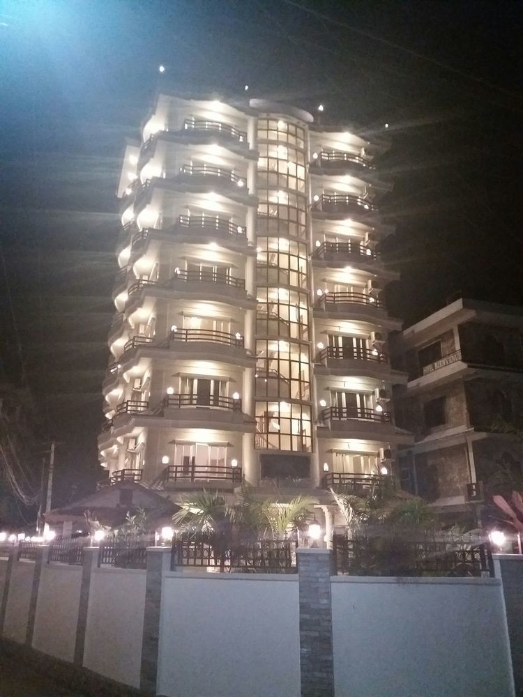 Hotel White Pearl Pokhara Bagian luar foto