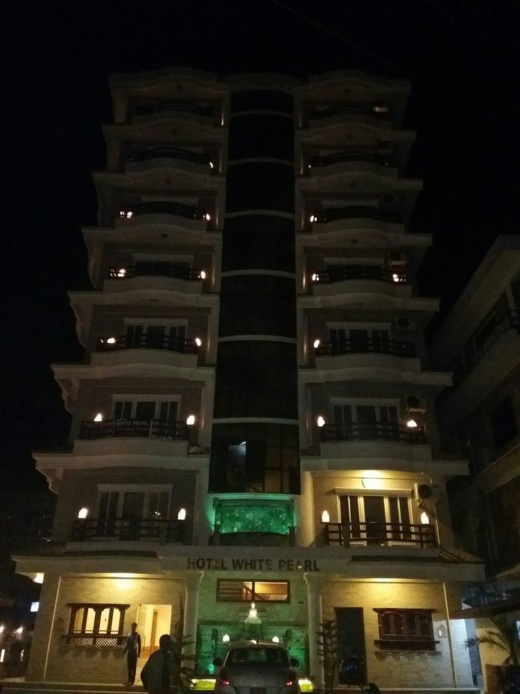 Hotel White Pearl Pokhara Bagian luar foto