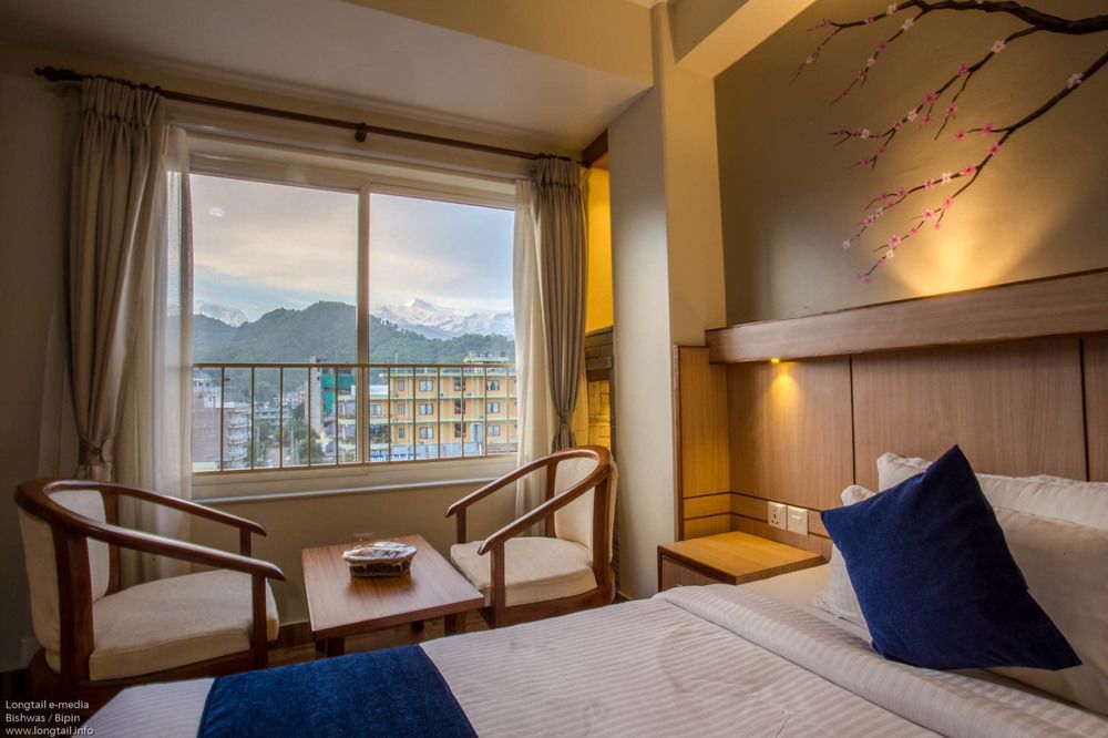 Hotel White Pearl Pokhara Bagian luar foto