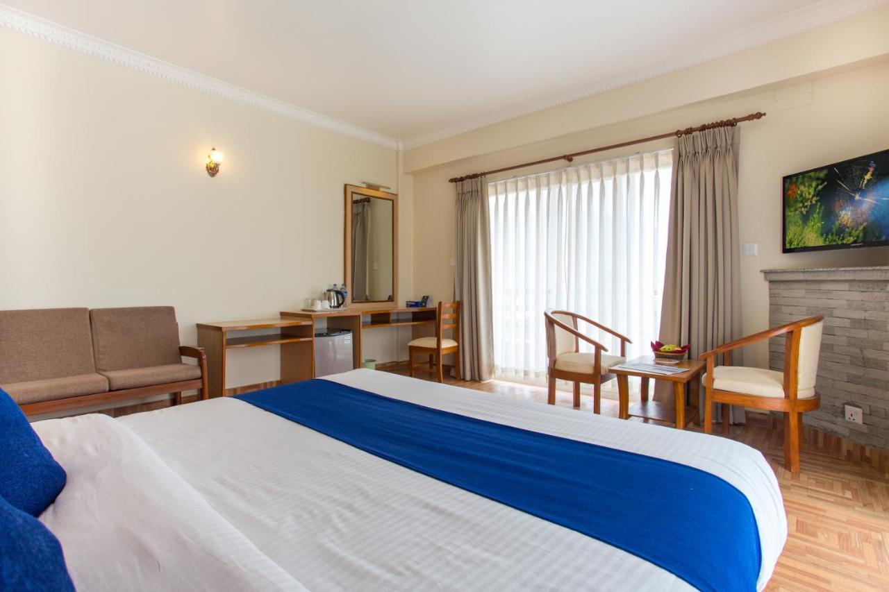 Hotel White Pearl Pokhara Bagian luar foto
