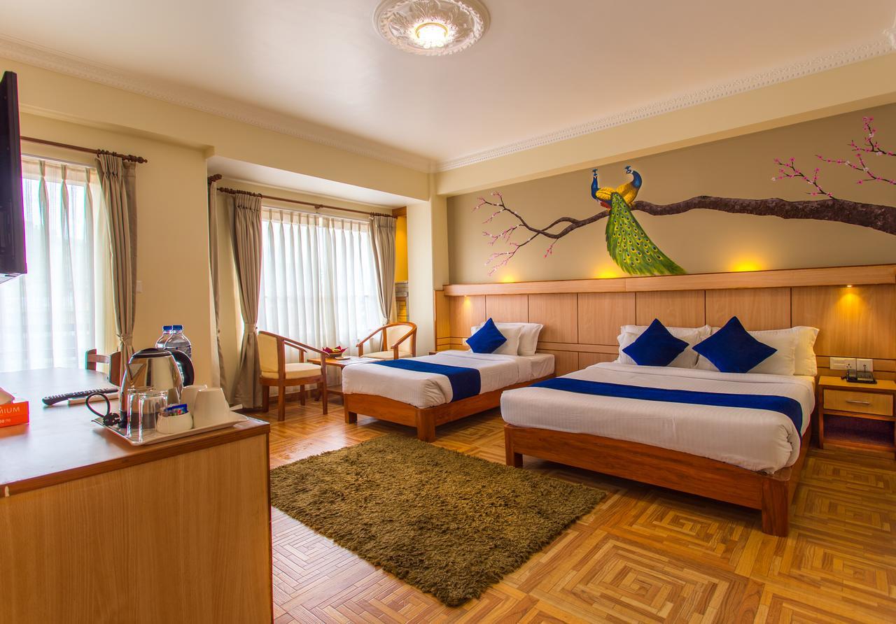 Hotel White Pearl Pokhara Bagian luar foto