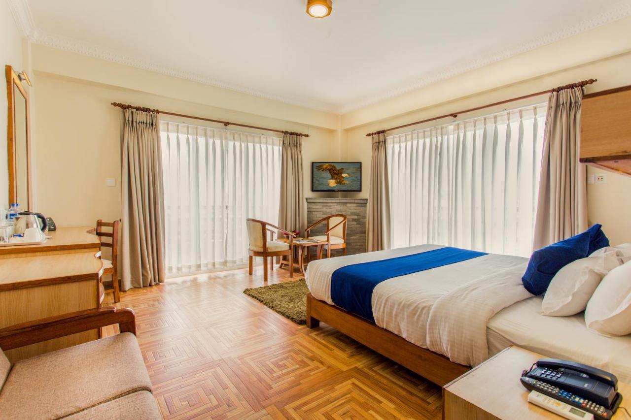 Hotel White Pearl Pokhara Bagian luar foto