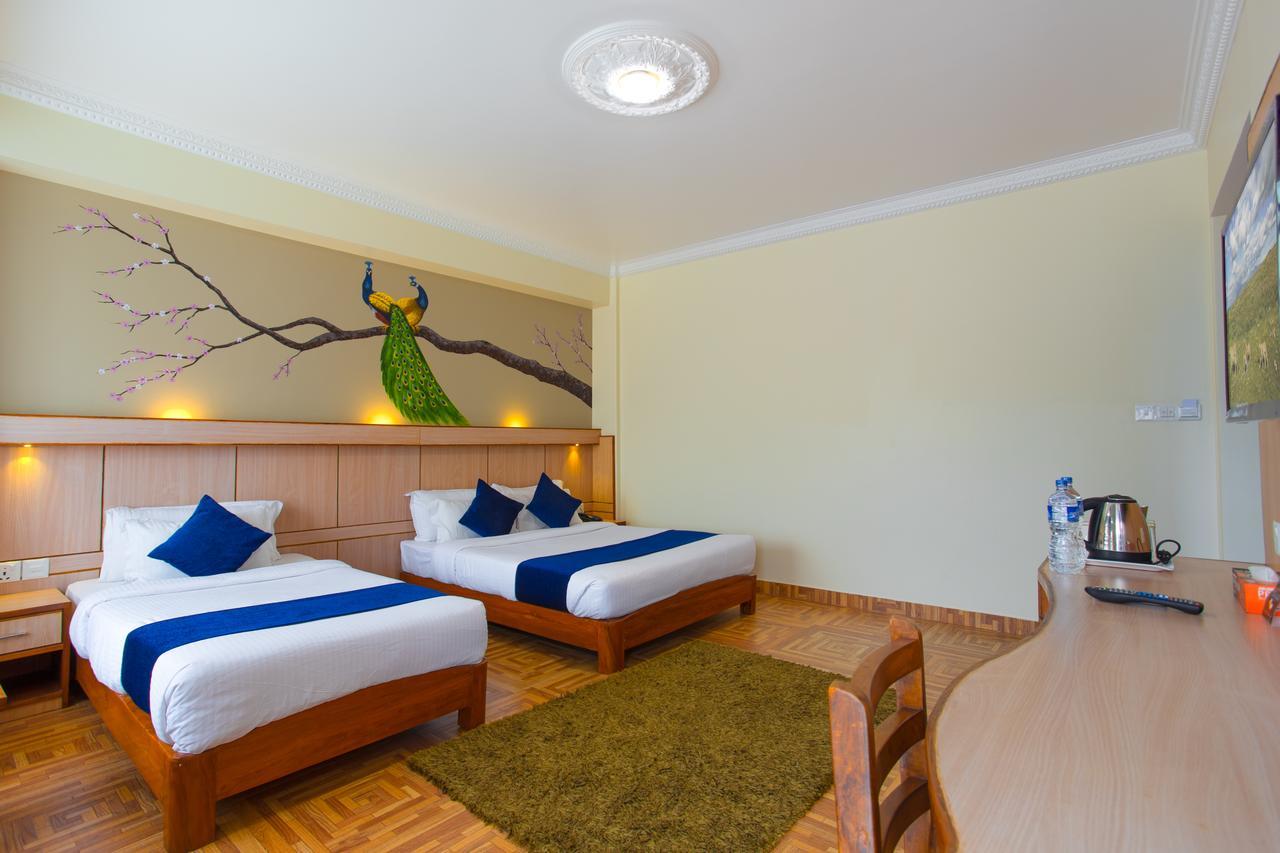 Hotel White Pearl Pokhara Bagian luar foto