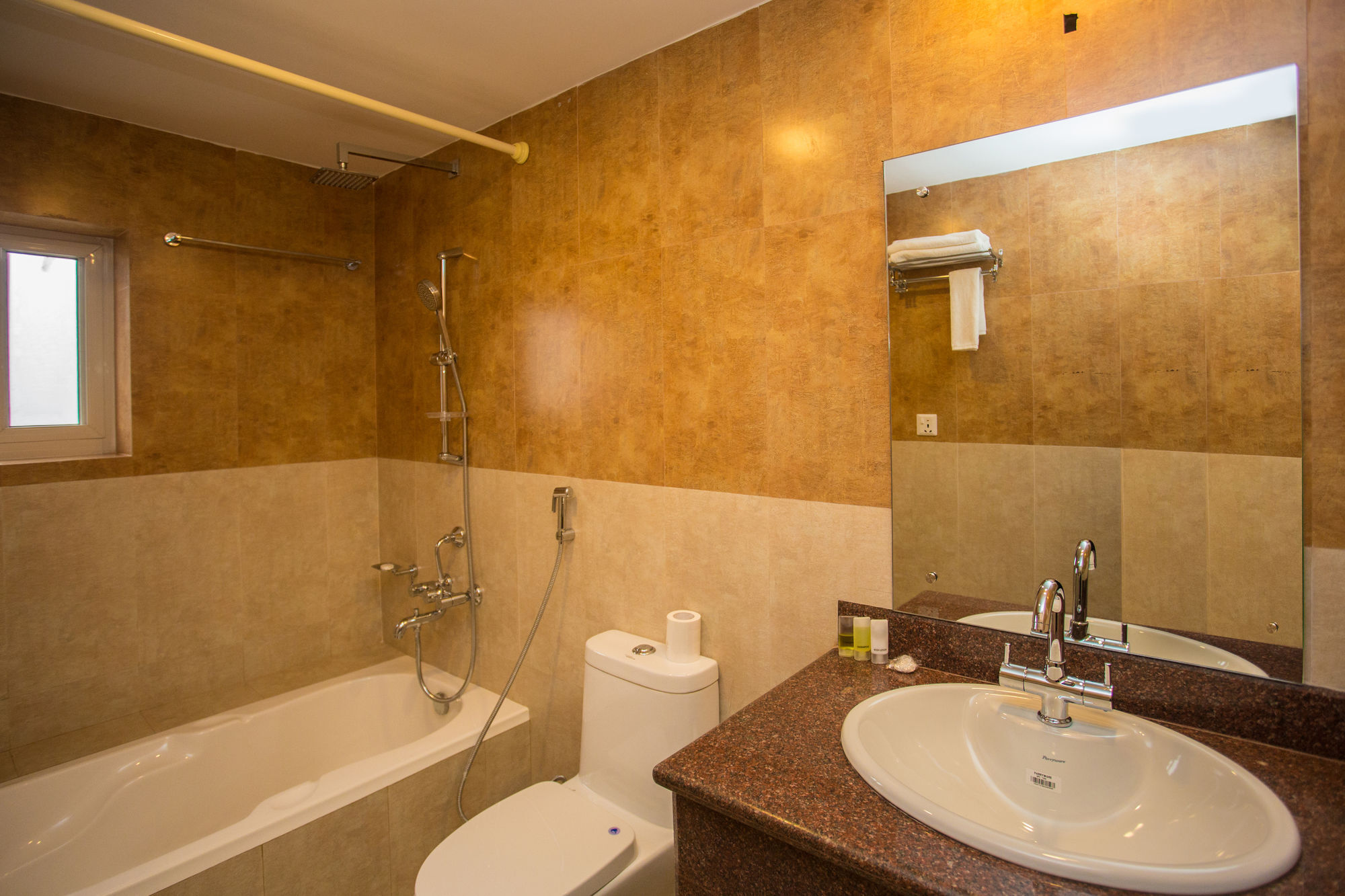 Hotel White Pearl Pokhara Bagian luar foto