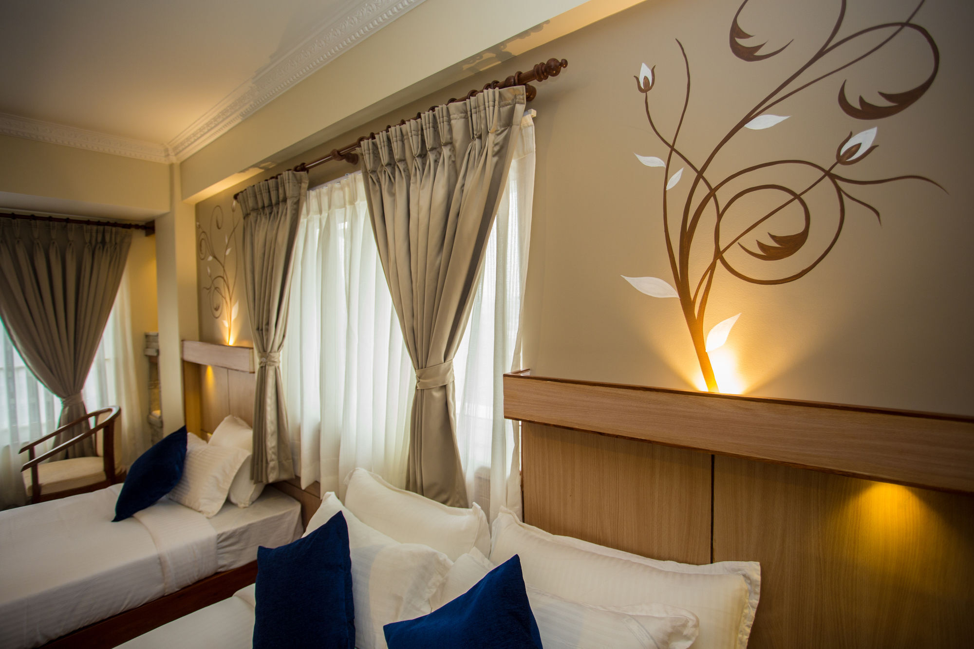 Hotel White Pearl Pokhara Bagian luar foto