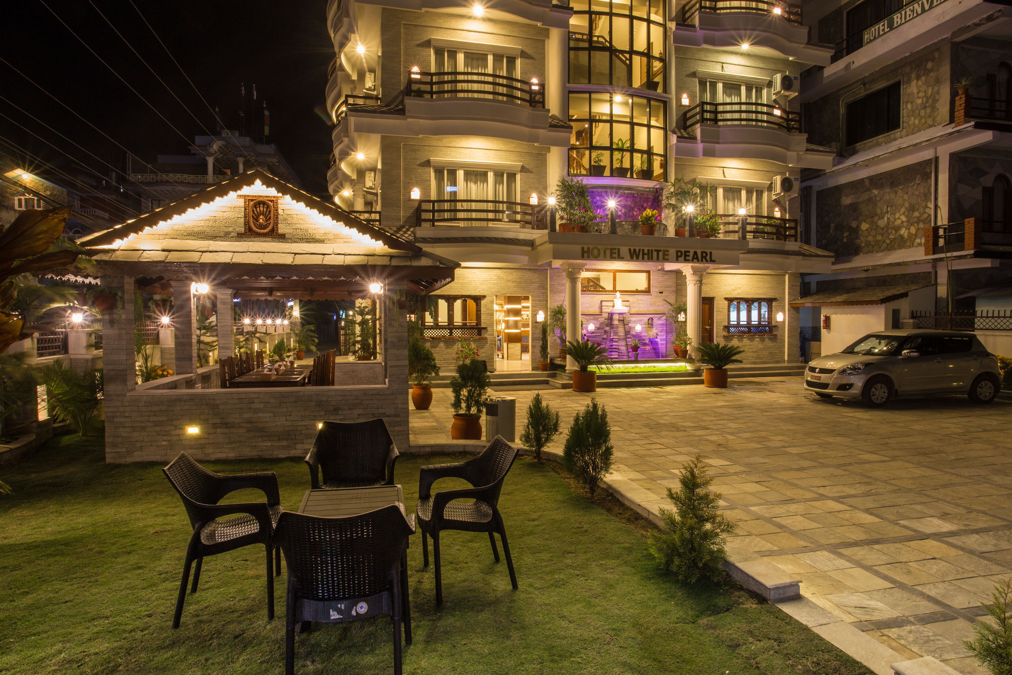 Hotel White Pearl Pokhara Bagian luar foto