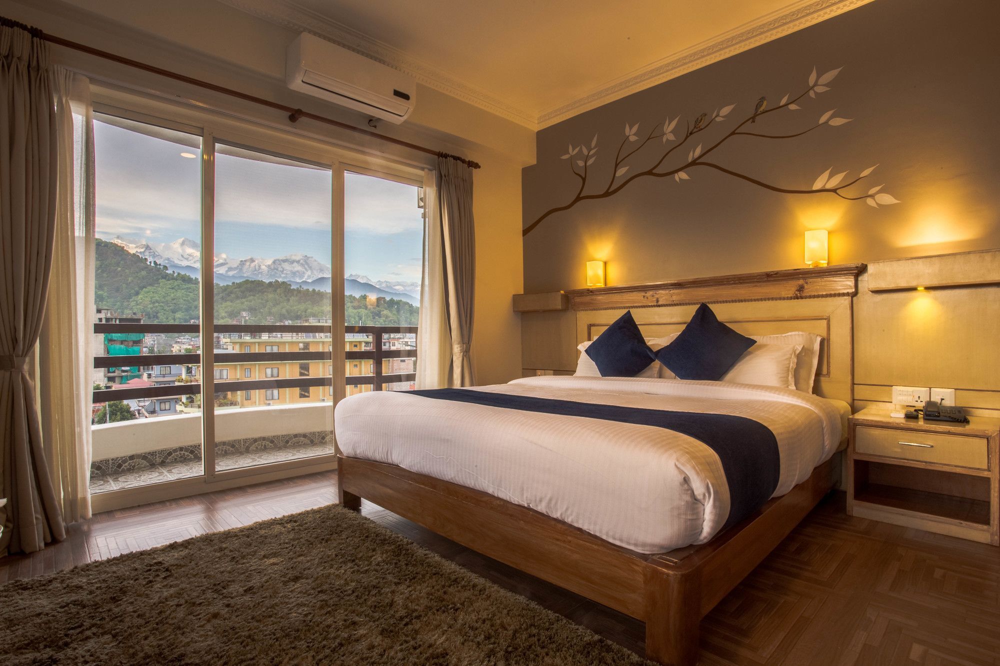 Hotel White Pearl Pokhara Bagian luar foto