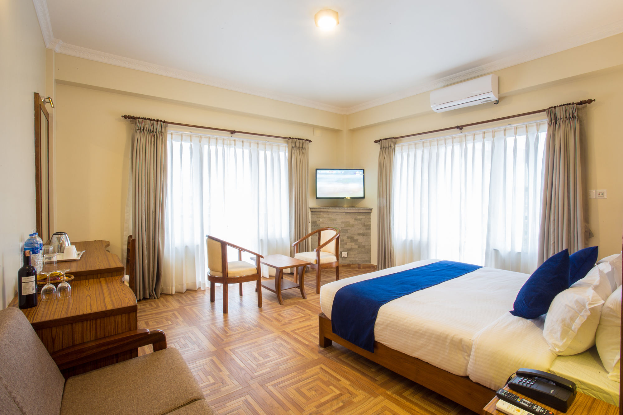 Hotel White Pearl Pokhara Bagian luar foto