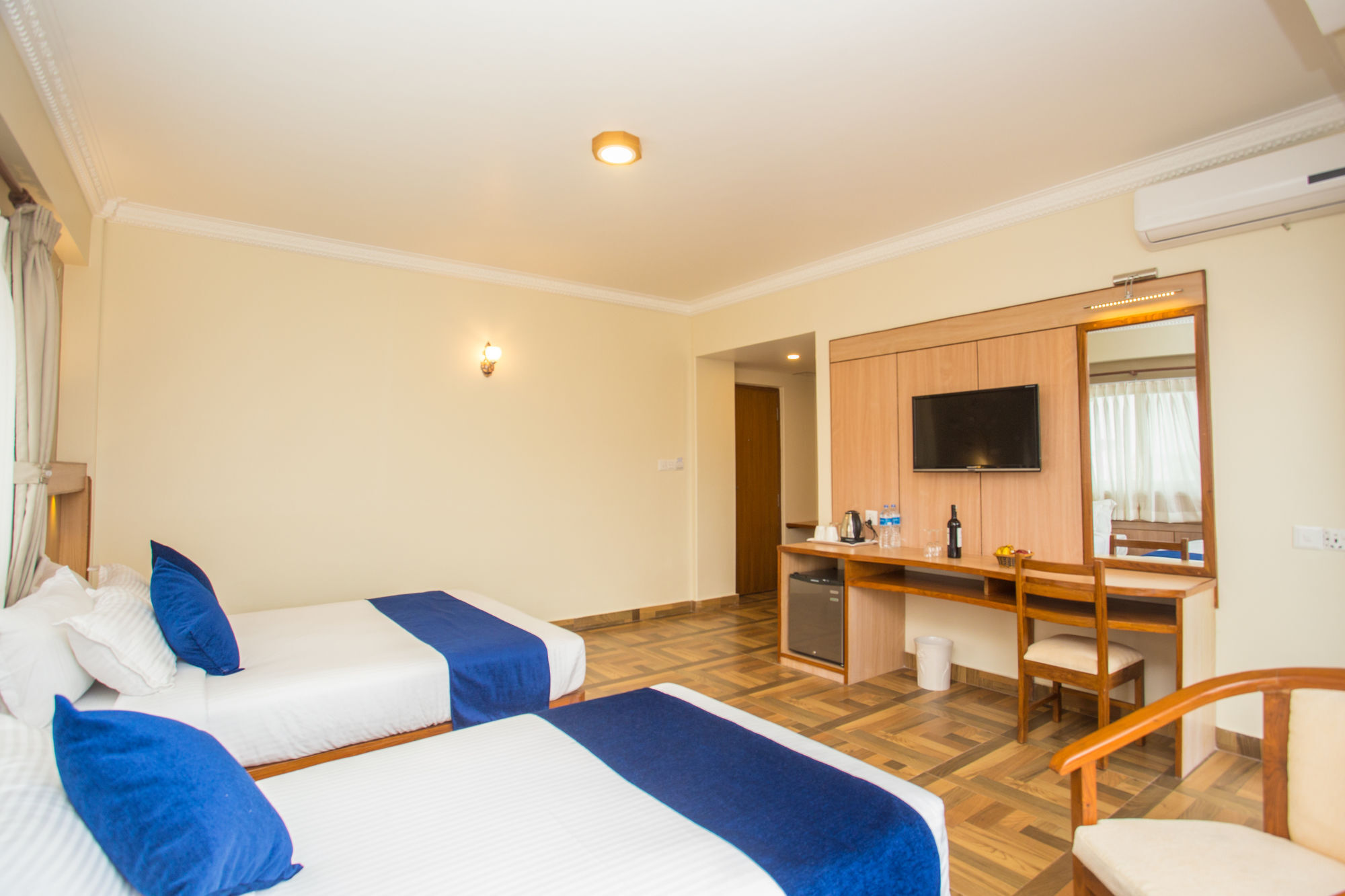 Hotel White Pearl Pokhara Bagian luar foto