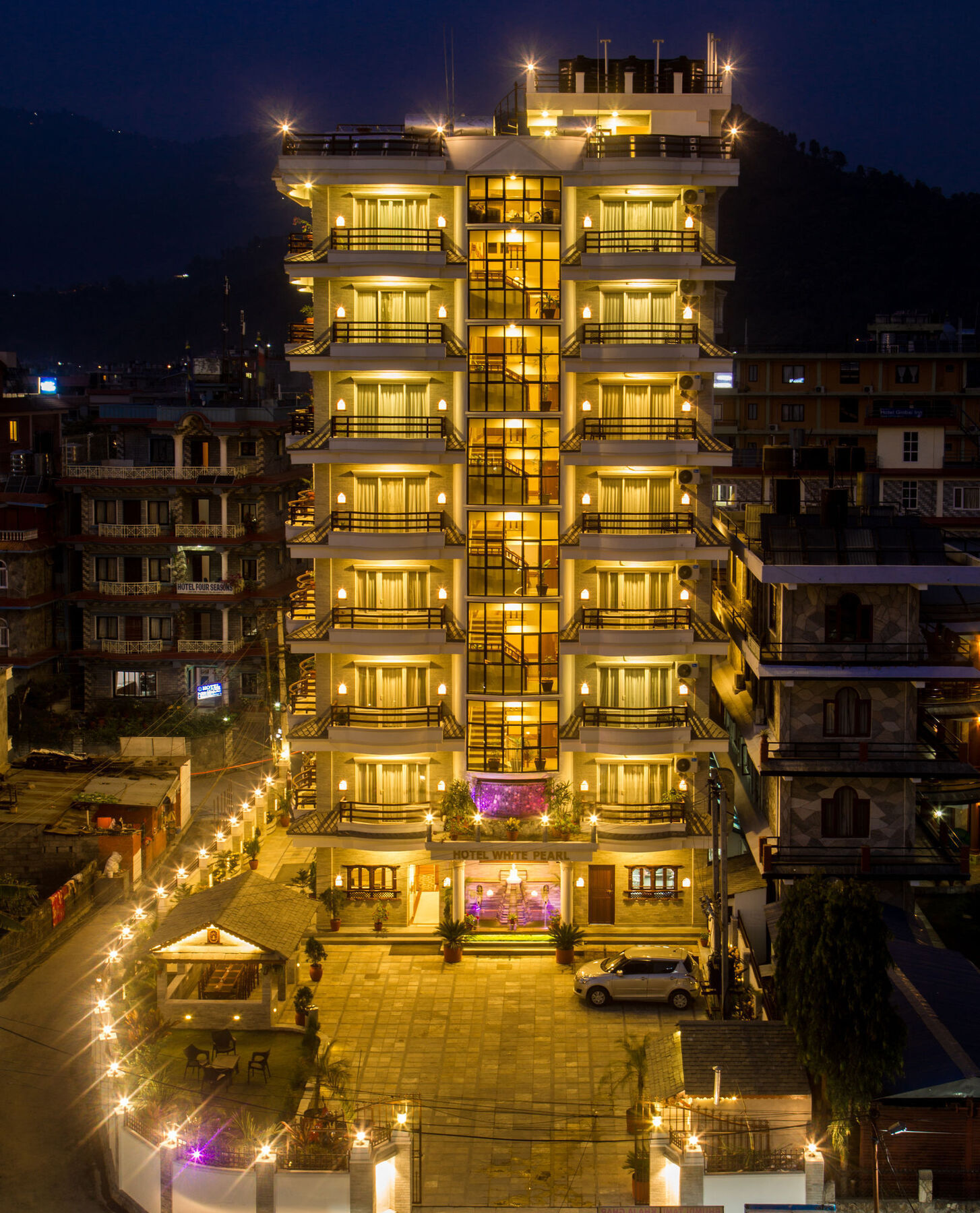 Hotel White Pearl Pokhara Bagian luar foto