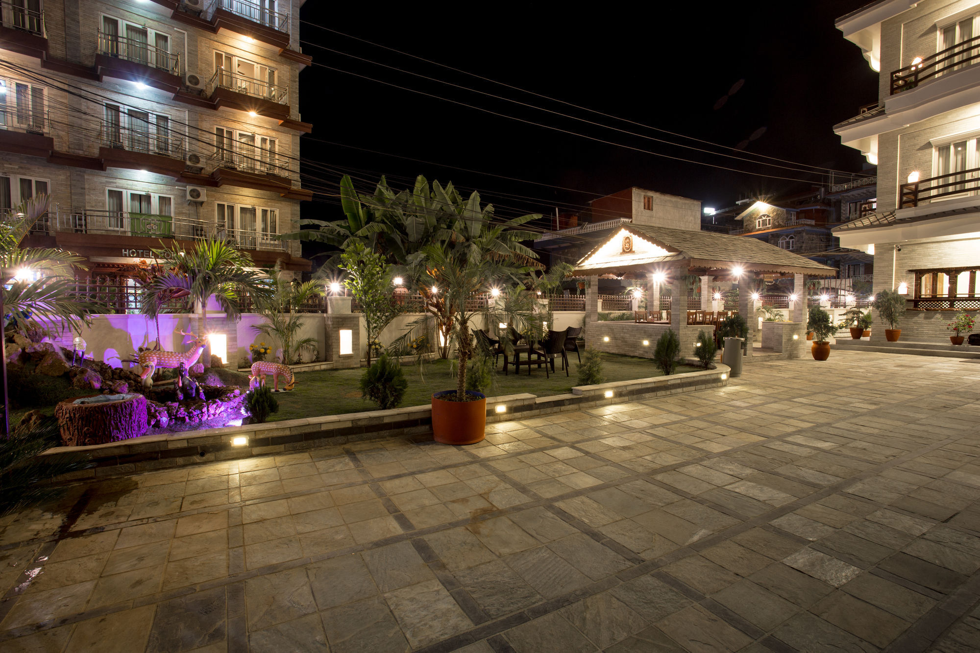 Hotel White Pearl Pokhara Bagian luar foto