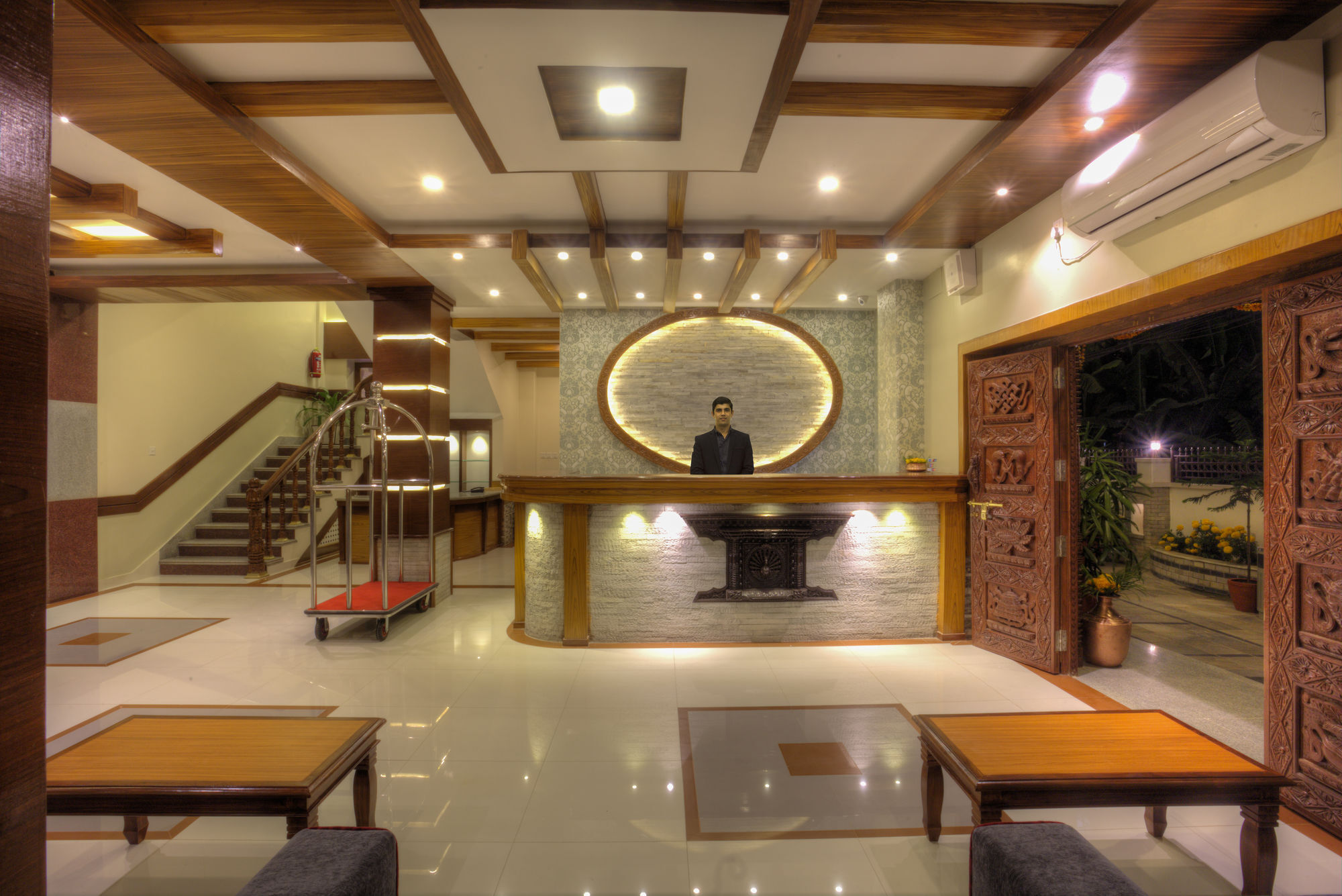 Hotel White Pearl Pokhara Bagian luar foto