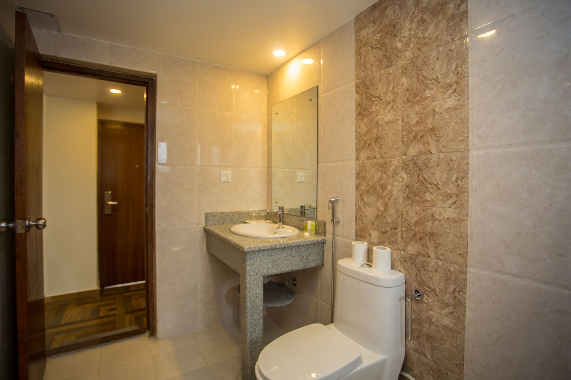 Hotel White Pearl Pokhara Bagian luar foto