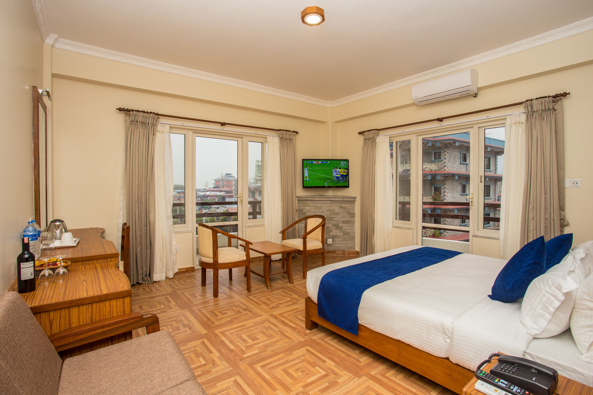 Hotel White Pearl Pokhara Bagian luar foto