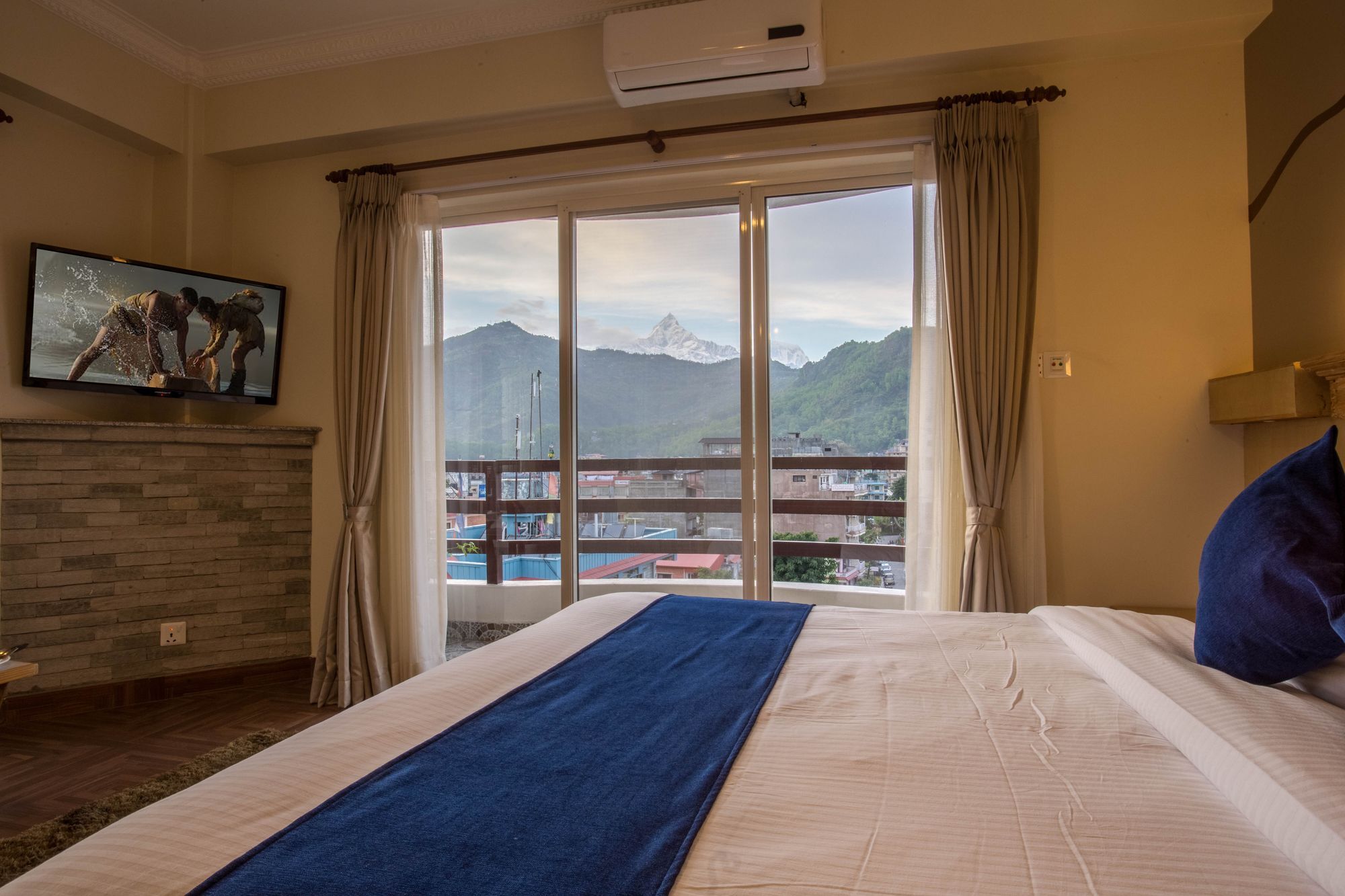 Hotel White Pearl Pokhara Bagian luar foto